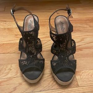 Black lace wedges